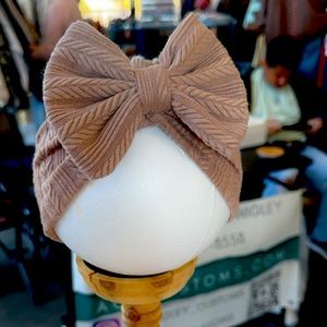 Newborn baby turbon with big bow! The most adorable thing you're going to buy